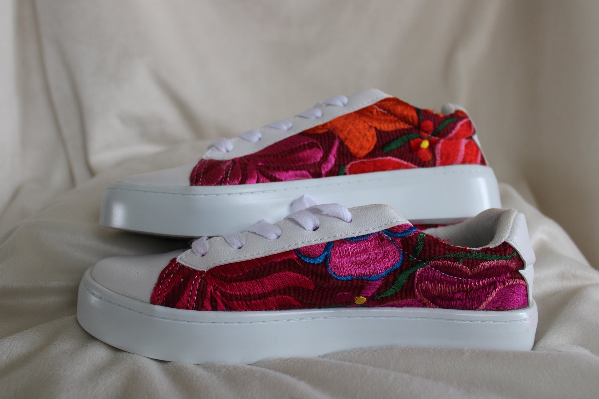 Alegria Tenis Bordados (White)
