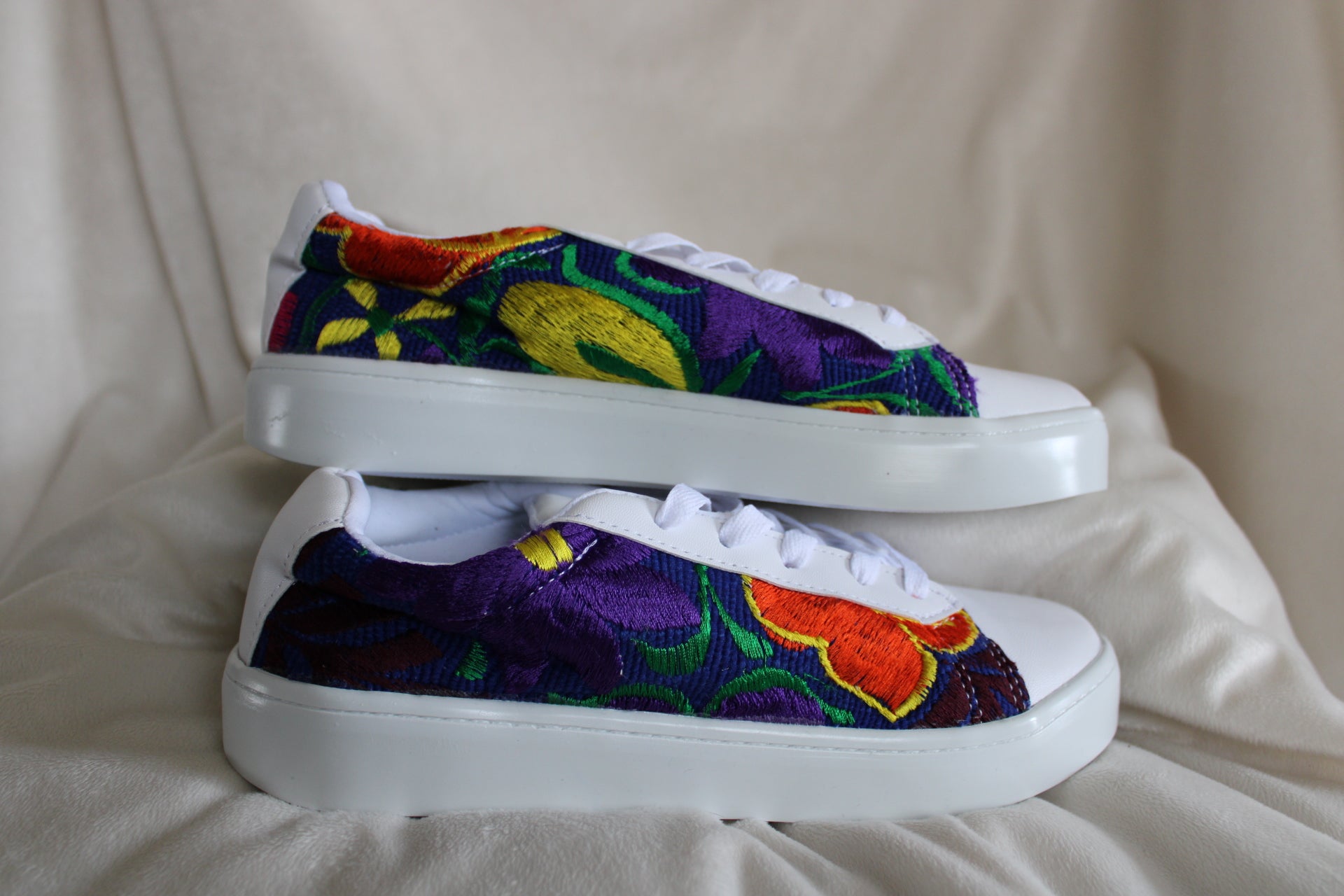 Alegria Tenis Bordados (White)